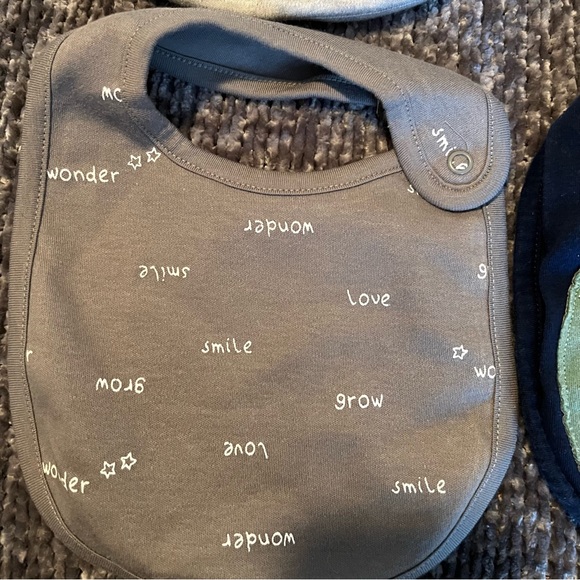 Carter’s Bib Bundle 🥑 Avocado & Dinosaur 🦕 - Picture 7 of 8